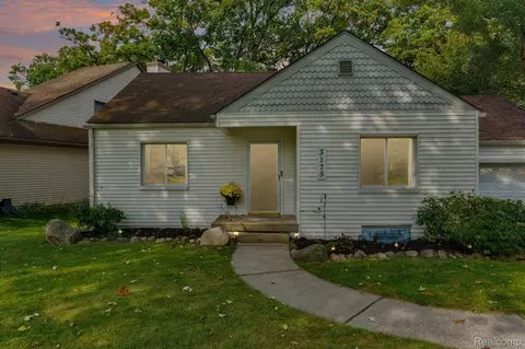 3175 Coventry Dr, Waterford, MI 48329
