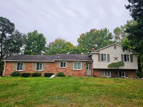 9366 Wild Oaks Cir, Green Oak, MI 48178