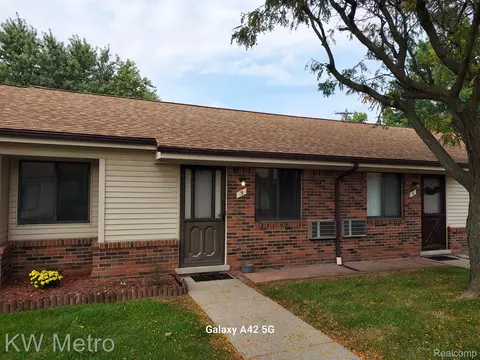 30010 Utica Rd #5, Roseville, MI 48066