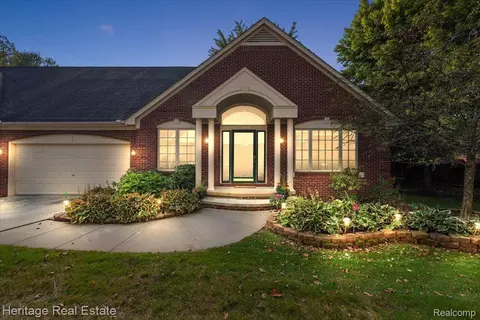 16400 Ventura Cir, Clinton Township, MI 48038