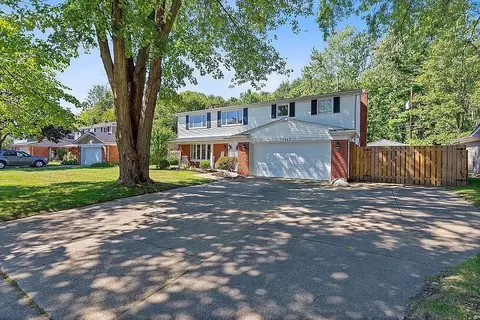 38567 Thornwood Dr, Harrison, MI 48045