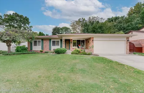 5669 Bingham Dr, Troy, MI 48085