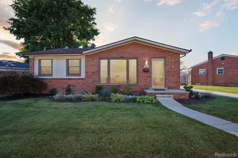 3060 Patton St, Trenton, MI 48183