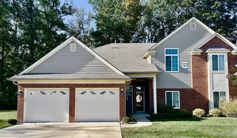 3869 Eagle Creek Dr, Shelby Township, MI 48317