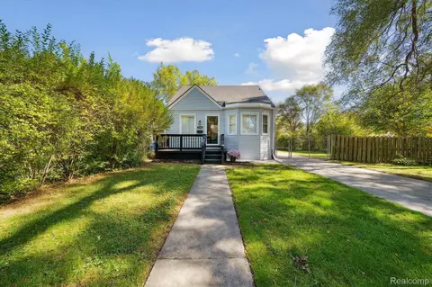 15408 Leona Dr, Redford, MI 48239