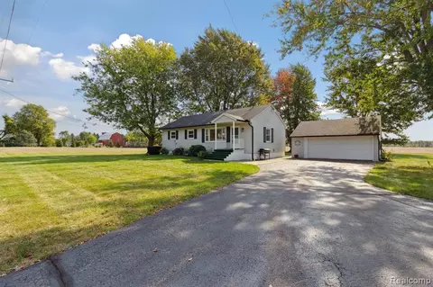 15853 Almont Rd, Allenton, MI 48002