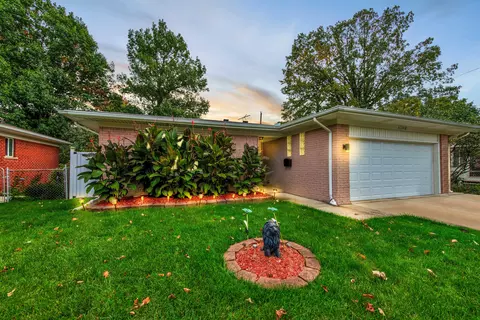 31348 Kelly Rd, Roseville, MI 48066