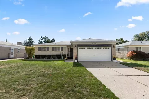 13740 Iowa Dr, Warren, MI 48088