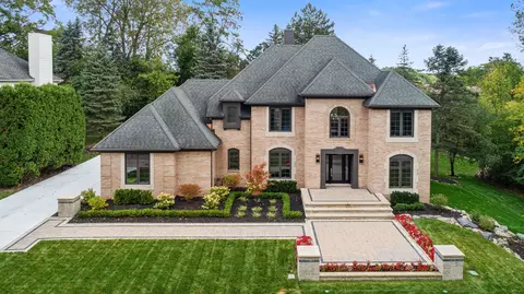 926 Mcdonald Dr, Northville, MI 48167