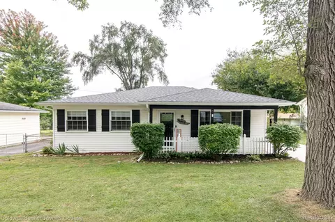 5258 Ethel St, Brighton, MI 48116