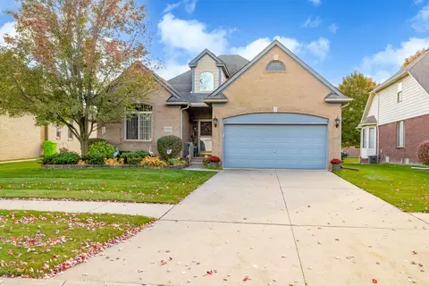 49695 Cranberry Creek Dr, Macomb, MI 48042