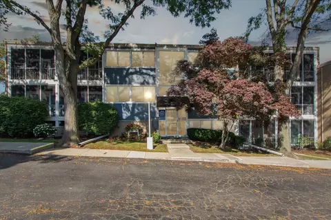2419 Riverside Dr 102 C Dr #102, Trenton, MI 48183