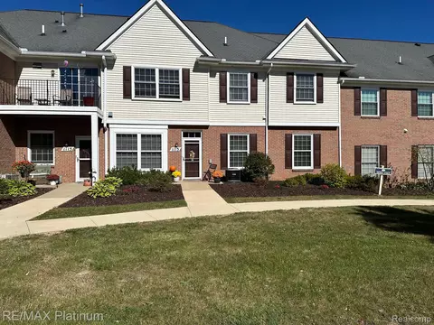 1113 Rial Lake Dr Unit Apt 40 21 Dr Apt Unit UNIT 40, Howell, MI 48843