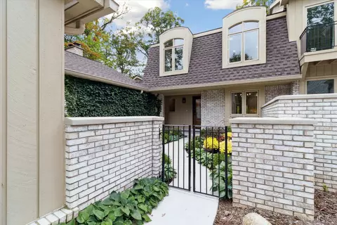 1103 Ivyglen Cir, Bloomfield Hills, MI 48304