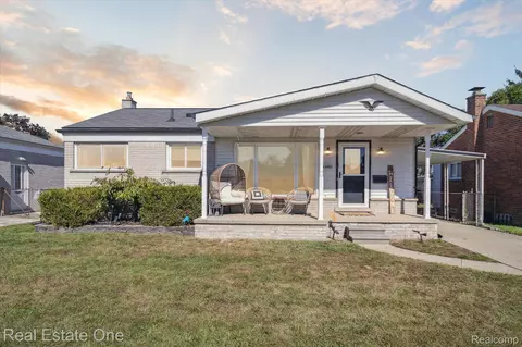 33452 Kathryn St, Garden City, MI 48135