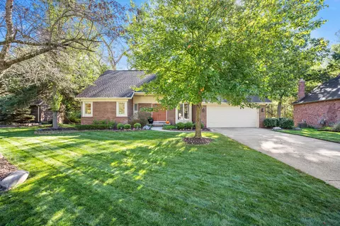 713 River Bend Dr, Rochester Hills, MI 48307