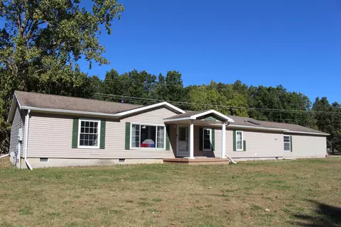 4182 Silver Lake Rd, Fenton, MI 48451