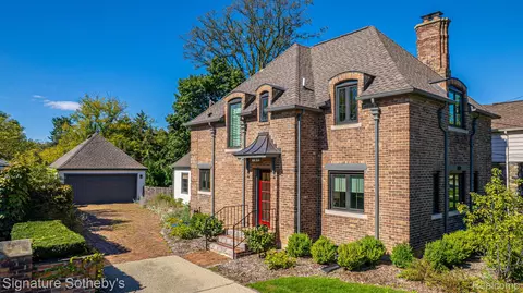 250 Pleasant St, Birmingham, MI 48009