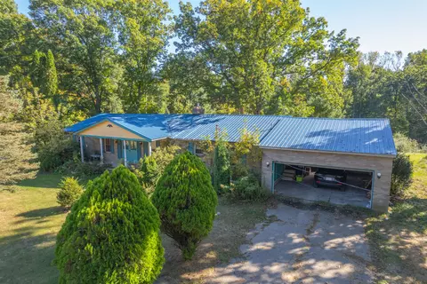 11318 N Elms Rd, Vienna, MI 48420