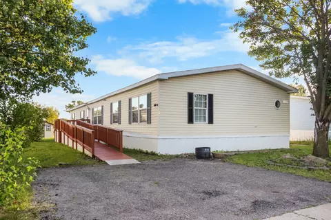 2284 Crestview Dr, Newport, MI 48166