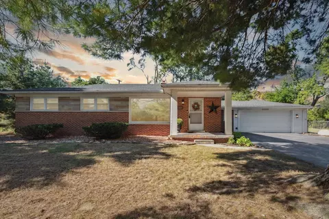 20263 Hugh St, Livonia, MI 48152