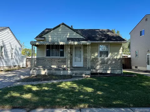 13676 Oakdale St, Southgate, MI 48195