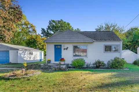 50 Viola Dr, Brandon, MI 48462
