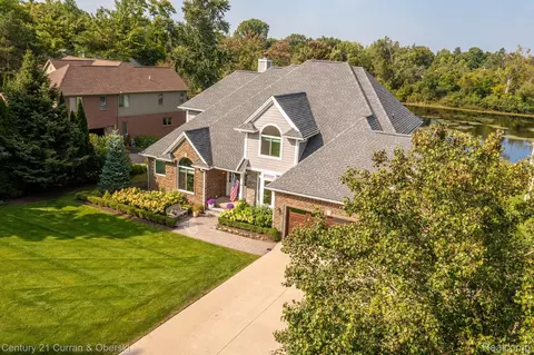 7064 Cedarbank Dr, West Bloomfield, MI 48324