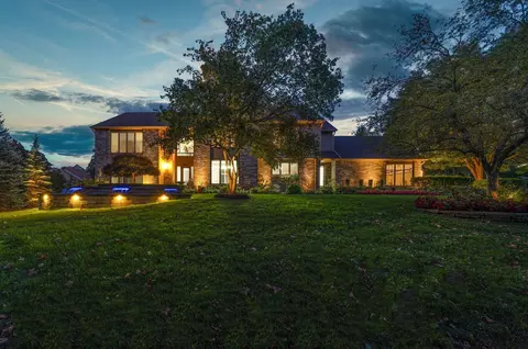 1845 Sutton Place Dr, Troy, MI 48098