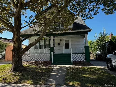 24917 Valley Ave, Eastpointe, MI 48021