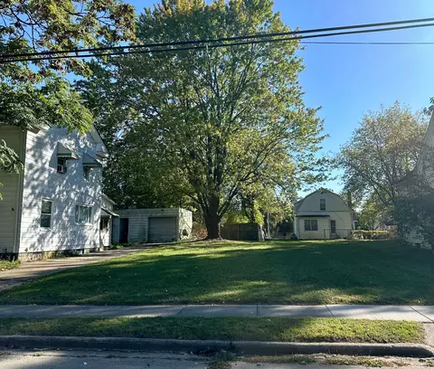 87 Home St, Pontiac, MI 48342