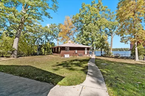 1808 Eagle Point Rd, Columbia, MI 49234