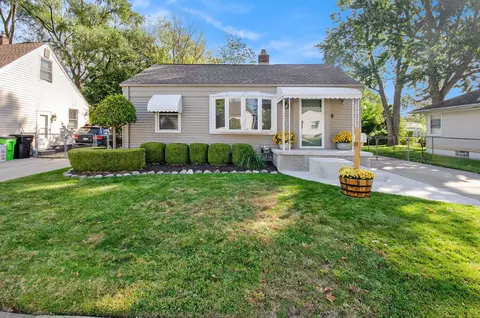 28090 Asmus St, Roseville, MI 48066