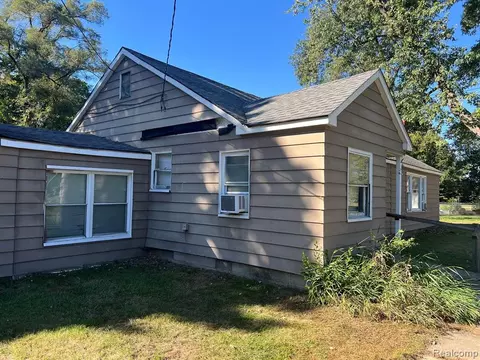 466 Driftwood Ave, Rochester Hills, MI 48307