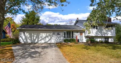 9350 Hilda Ln, Clayton, MI 48433