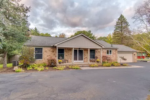 2168 Glen Iris Dr, Commerce, MI 48382