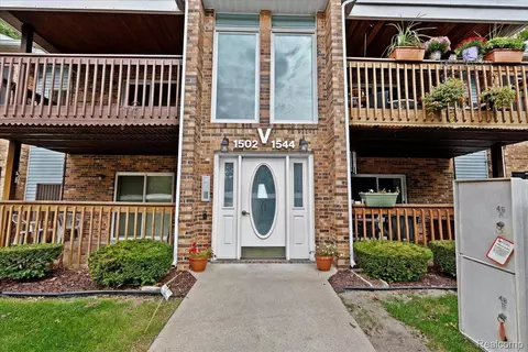 1526 Shoemaker Dr, Westland, MI 48185