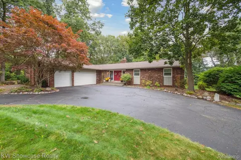 4900 Juniper Dr, Commerce, MI 48382