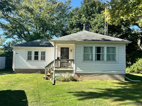 4131 Douglas Ave, Flint, MI 48506