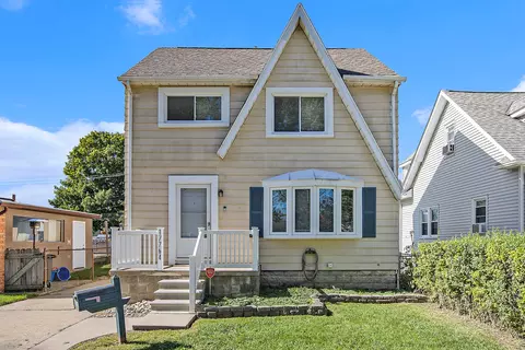 17764 Matthews St, Riverview, MI 48193