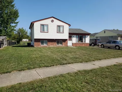 29131 Cambridge St, Flat Rock, MI 48134