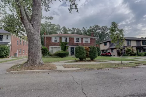 916 Harcourt Rd, Grosse Pointe Park, MI 48230