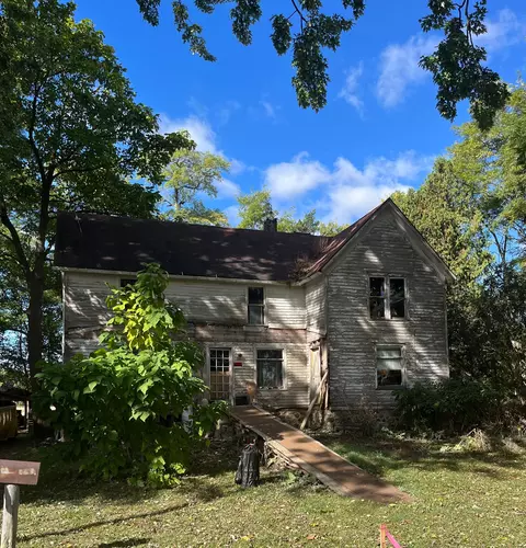 79379 Romeo Plank Rd, Armada, MI 48005