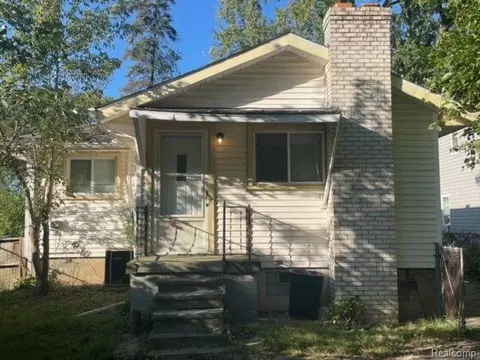 33 W Strathmore Ave, Pontiac, MI 48340