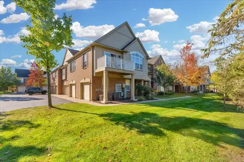 47456 Pembroke Dr #60, Canton, MI 48188