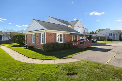 37530 Stonegate Cir, Clinton Township, MI 48036