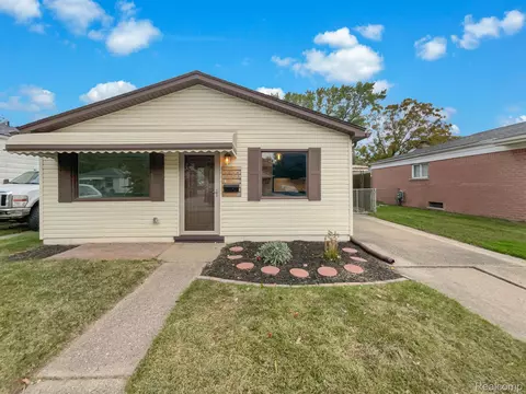 2083 Waltz Ave, Warren, MI 48091