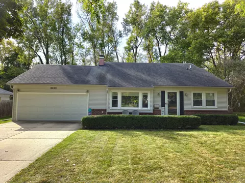 2312 Terova Dr, Troy, MI 48085