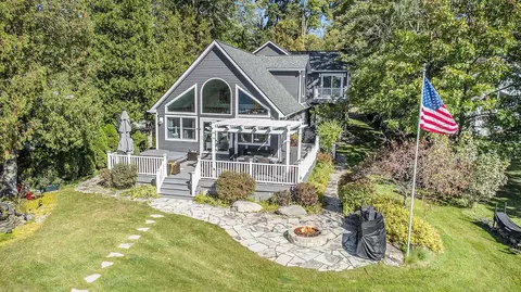 604 Black Oaks Trl, Genoa, MI 48843