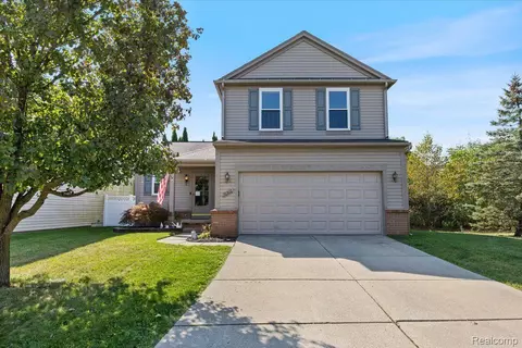 10300 Edgewater Trl, Grand Blanc, MI 48442
